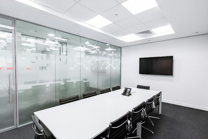 Αίθουσα Συνεδριάσεων SPK Consulting - Επαγγελματική Διαρρύθμιση και Εξοπλισμός